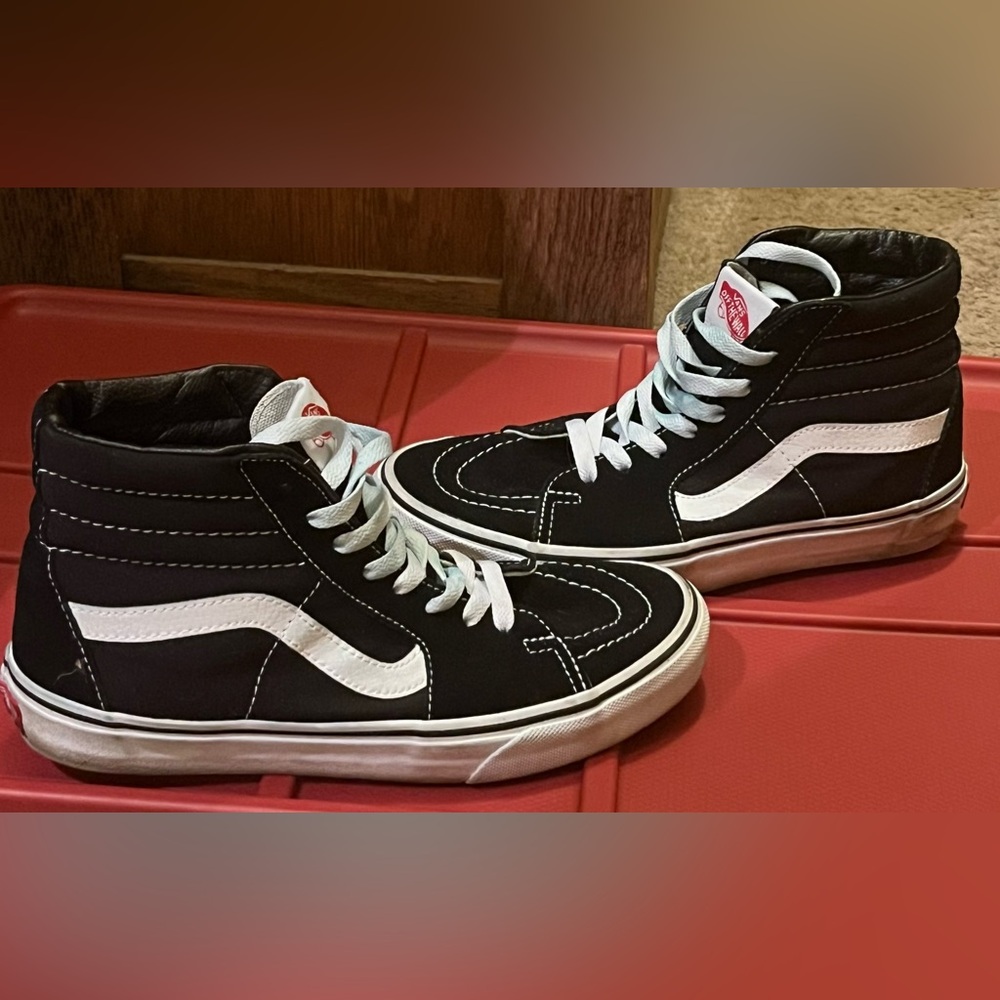 Vans Men’s Size 6 Women’s 7.5 Black and White High-Top Shoes